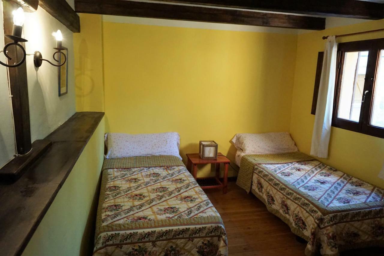 Hostal La Colmena Navalsaz Exterior foto